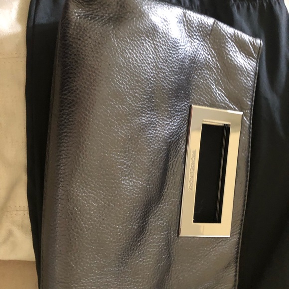 MICHAEL KORS LEATHER CLUTCH NWOT Grey Leather - Picture 5 of 8